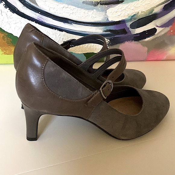Clarks Suede and Leather Gray Heels, Size 8.5, 2.5” Heels - Picture 3 of 6